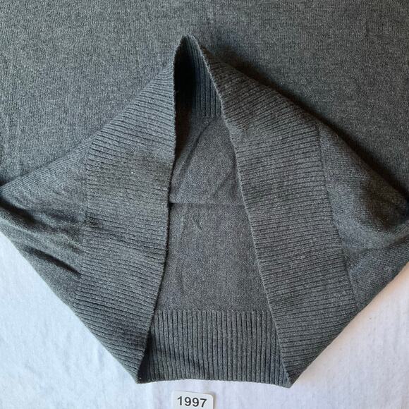 Hollister Men’s Long Sleeve V-neck Knit Sweater size M, Solid Gray - Picture 6 of 8